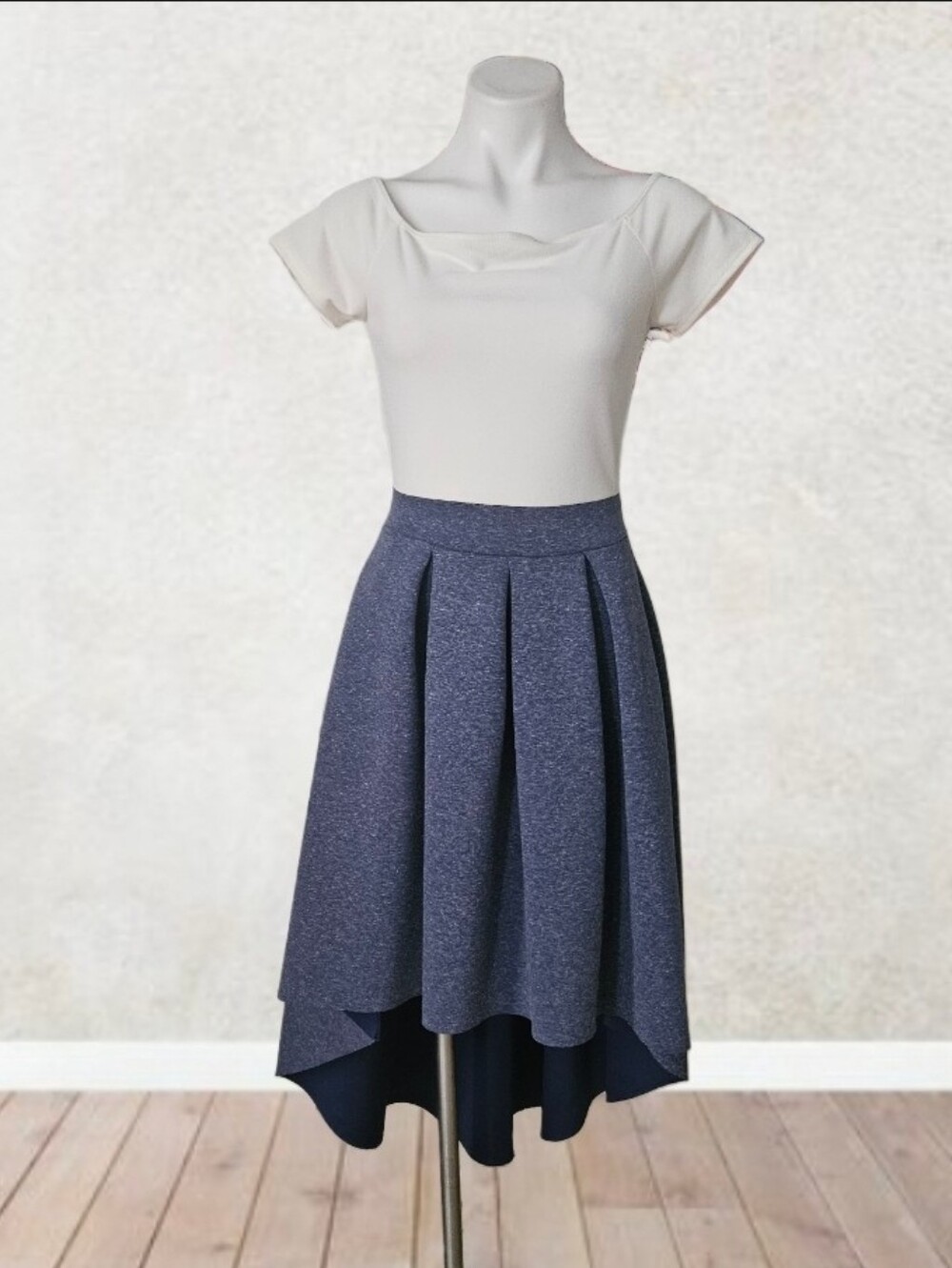 January 7 High-Low Pleated Dress Large